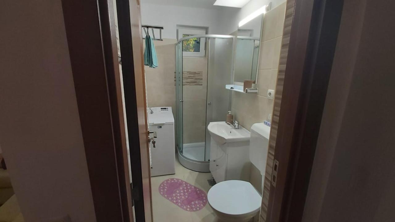 Ferienwohnung Relax Apartament Satu Mare Exterior foto