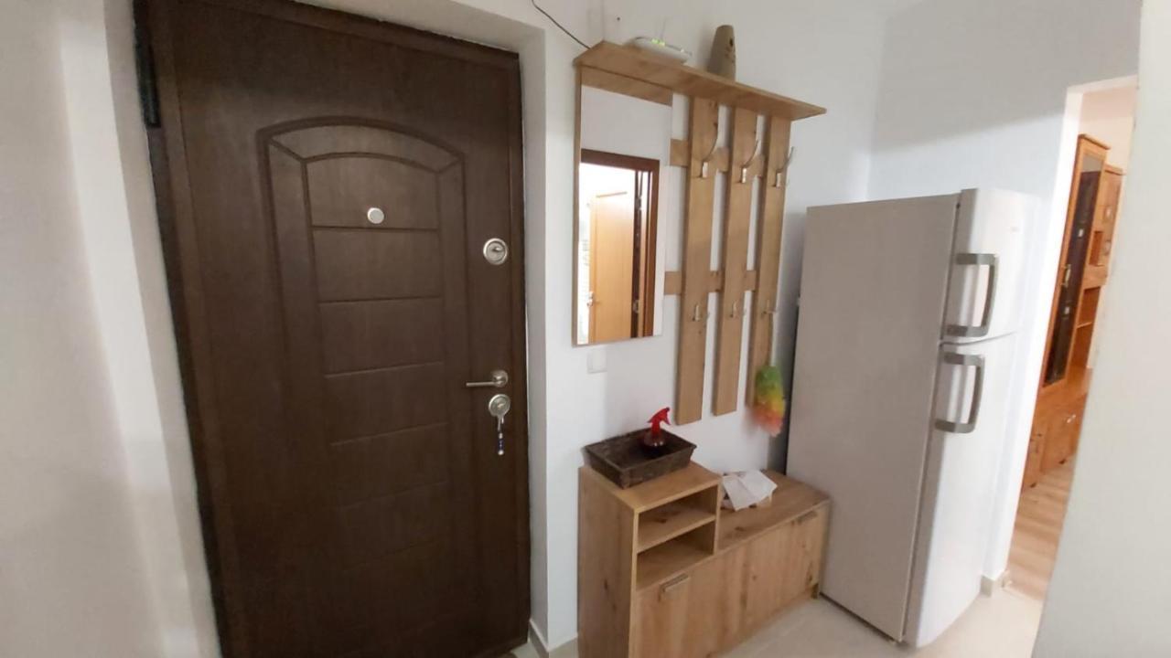 Ferienwohnung Relax Apartament Satu Mare Exterior foto
